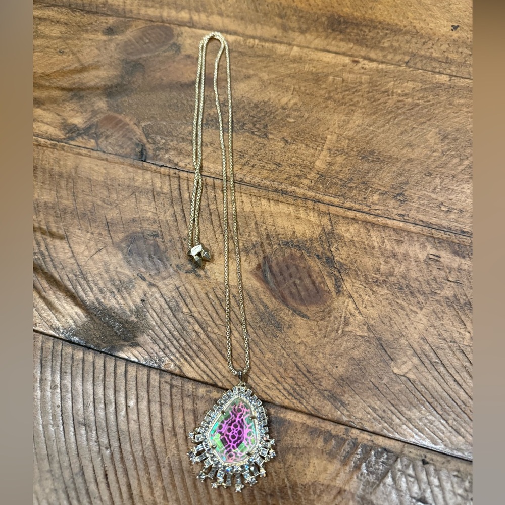 Kendra Scott necklace
